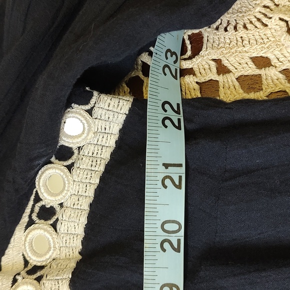 Crown & Ivy Curvy Cotton Gauze Embroidered Bell Sleeves Bohemian Blouse - Picture 6 of 9